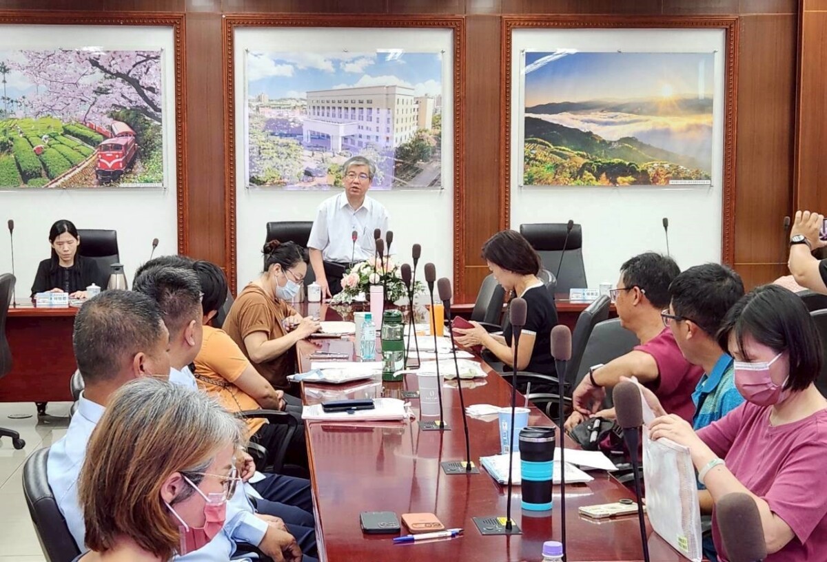 嘉義地方檢察署蔡宗熙檢察長為強化勞動場域安全與管理合作共識，召開社會勞動機關（構）督核會議。（圖/嘉義地檢署提供）