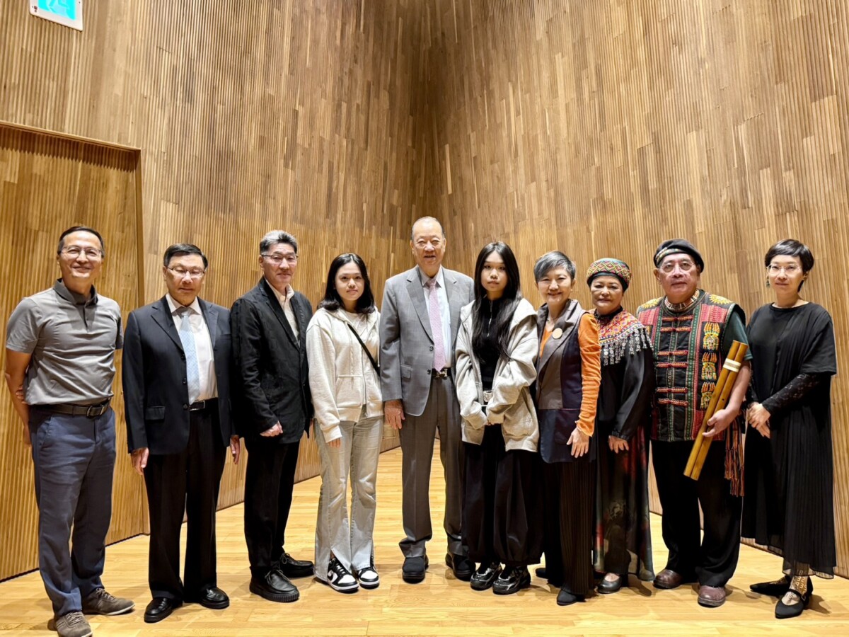 ▲日本藝術家宮島達男《眾生共命》亞美館展前場記者會合影。(圖/記者顏淑娟攝)