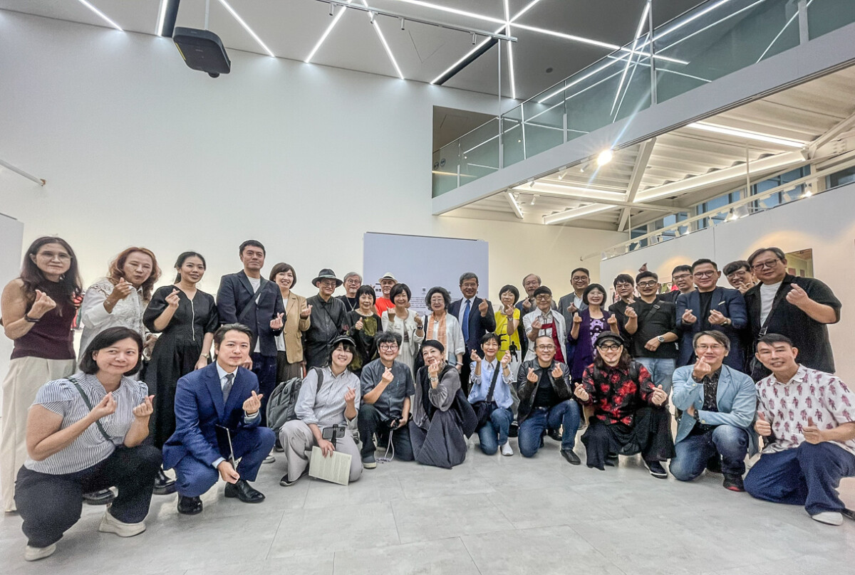 ▲在建工校區藝文中心所有的設計界的貴賓進行大合照。（圖/高雄科技大學提供）