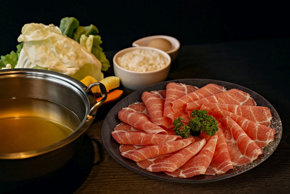 「舞古賀鍋物華榮店」響應台灣雙胞胎日　 雙胞胎來店用餐 黑毛豬套餐買一送一