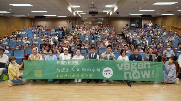 ▲純植行動論壇《純植生活 × 時尚永續:年輕世代的改變力量》7日於新竹陽明交大舉辦,現場吸引近300位聽眾與青年學子到場,當天活動也同步進行線上直播。(圖/純植行動聯盟提供)