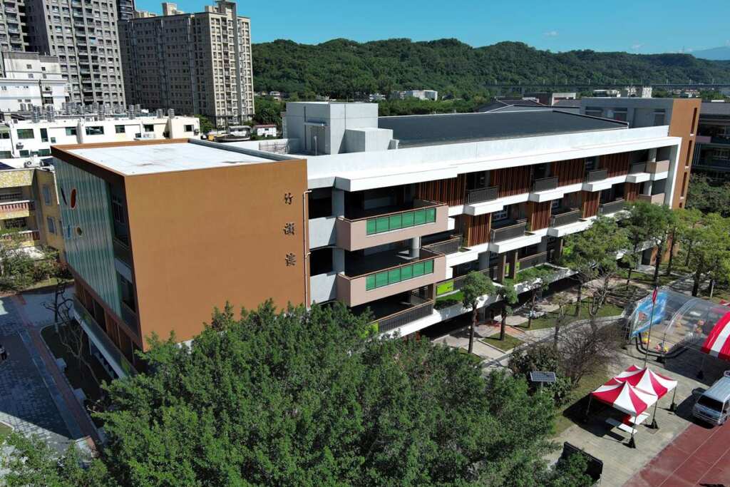 ▲六家高中「竹韻樓」為地上4層36間教室的教學大樓。