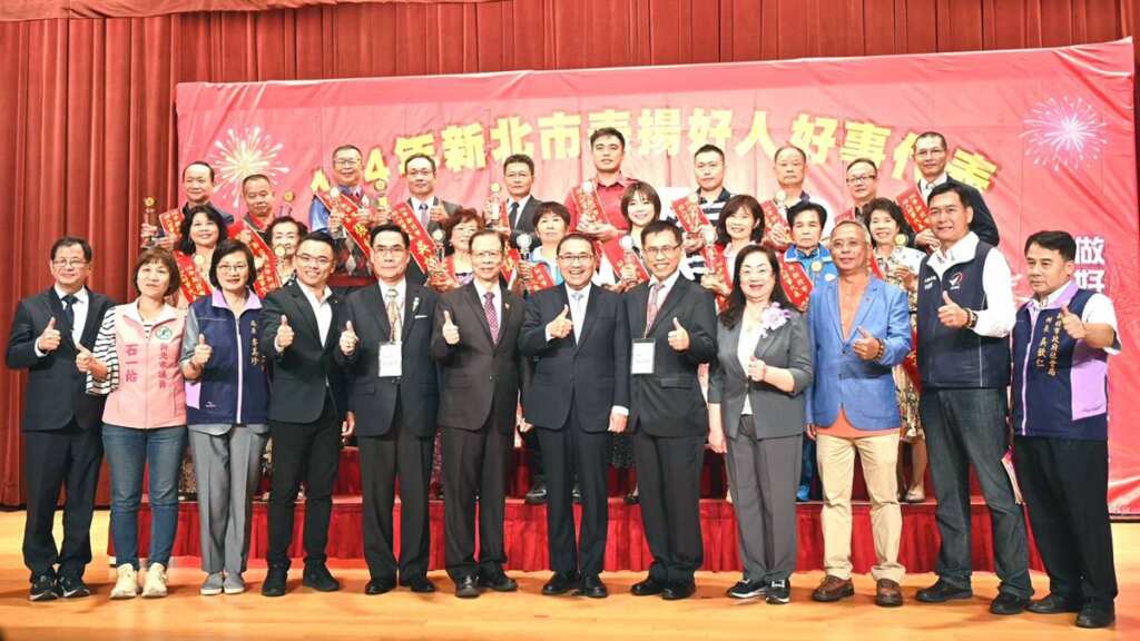 ▲侯友宜希望透過表揚典禮,帶動更多善舉的循環。