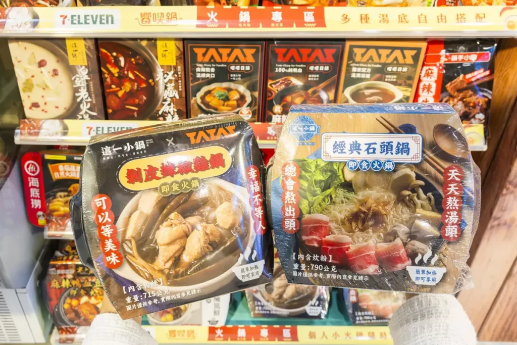 7-ELEVEN今年擴大引進「個人化即食微波鍋物」結構,價位落在200元上下好入手,與各大知名火鍋品牌合作,獨家開發可常溫保存,微波即食的鍋物