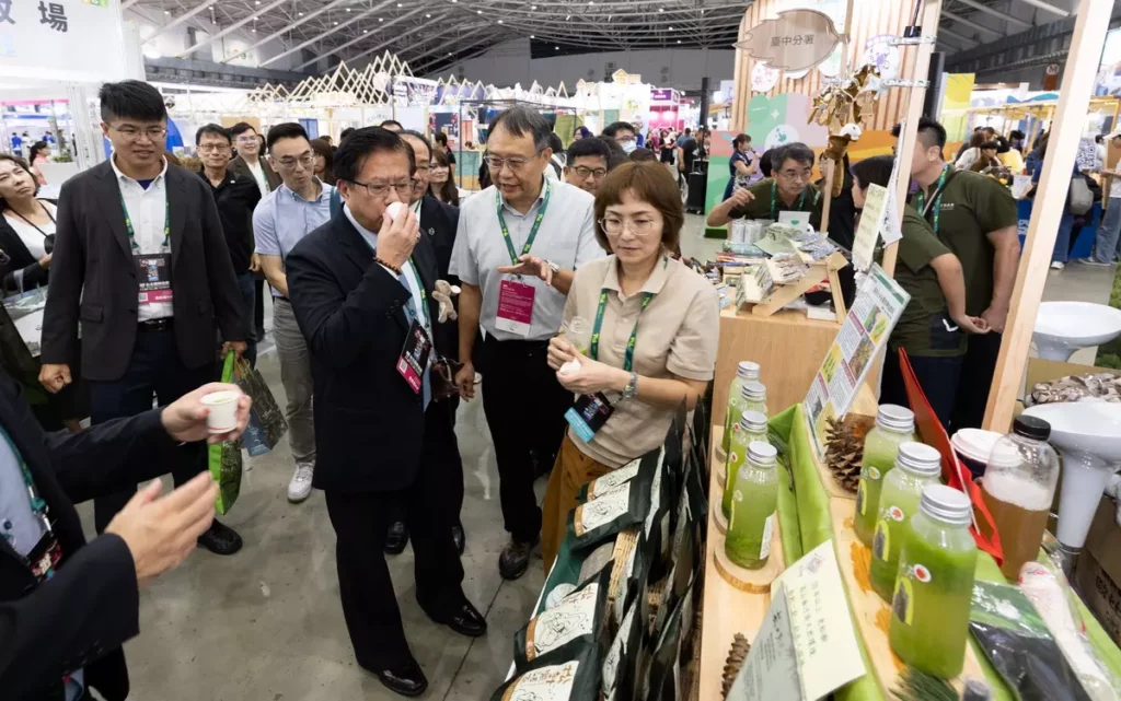 結合山村部落與文創設計,將國家森林遊樂區特色商品、國產木竹材及在地優質林產品帶到展館