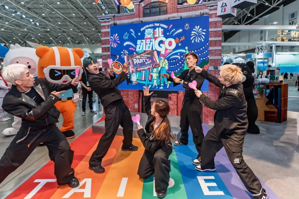 ITF「臺北館」邀請捷運盃街舞大賽冠軍「VHZ Dance Crew」熱鬧開場。