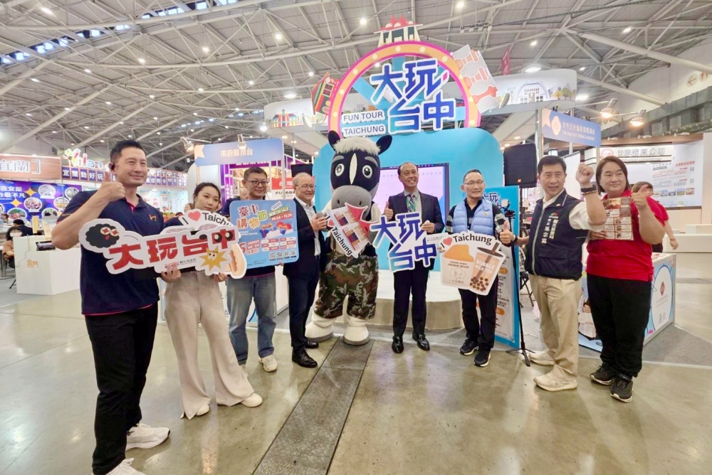 台中市旅行商業同業公會理事長至台中館加油打氣(圖/業者提供)