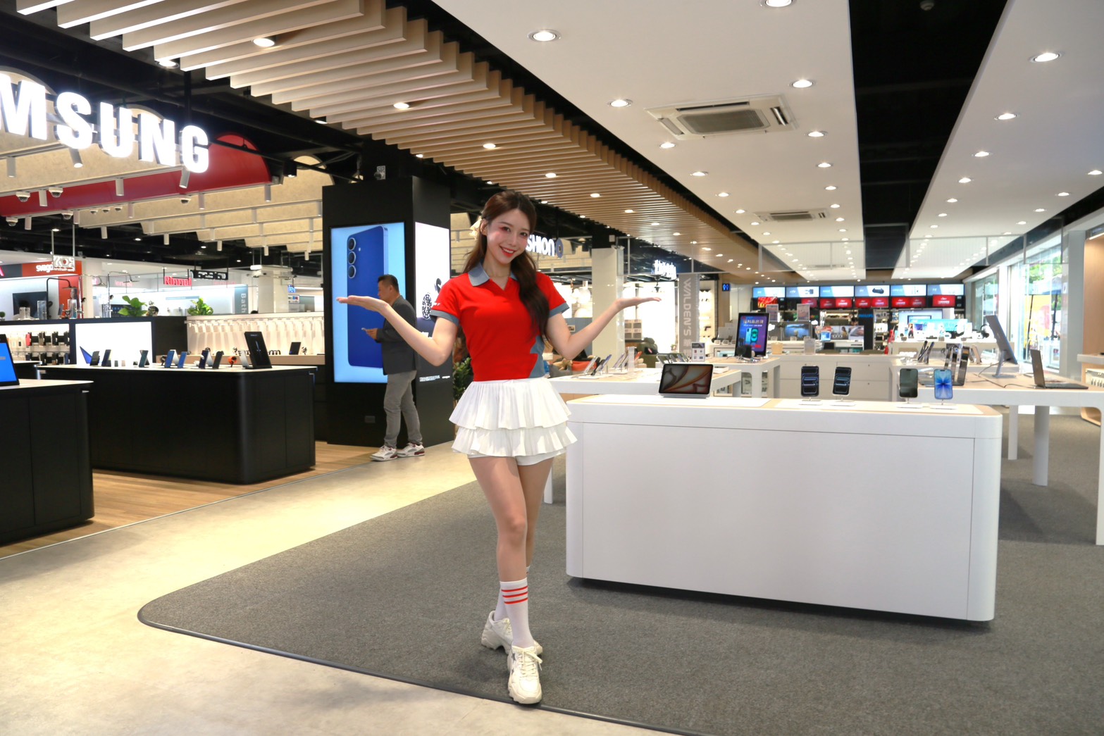 全台最大全國電子高雄民族店 全新開幕!「來店50 百萬狂撒」李雅英點亮智慧居家城市 雙11破盤同步開跑 2 4