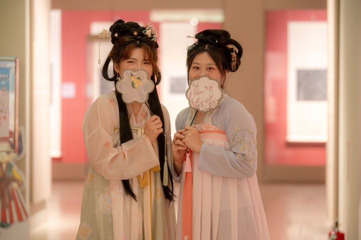 活動期間,凡穿著特色服飾或配件,皆可免費入館。 圖:中台世界博物館/提供