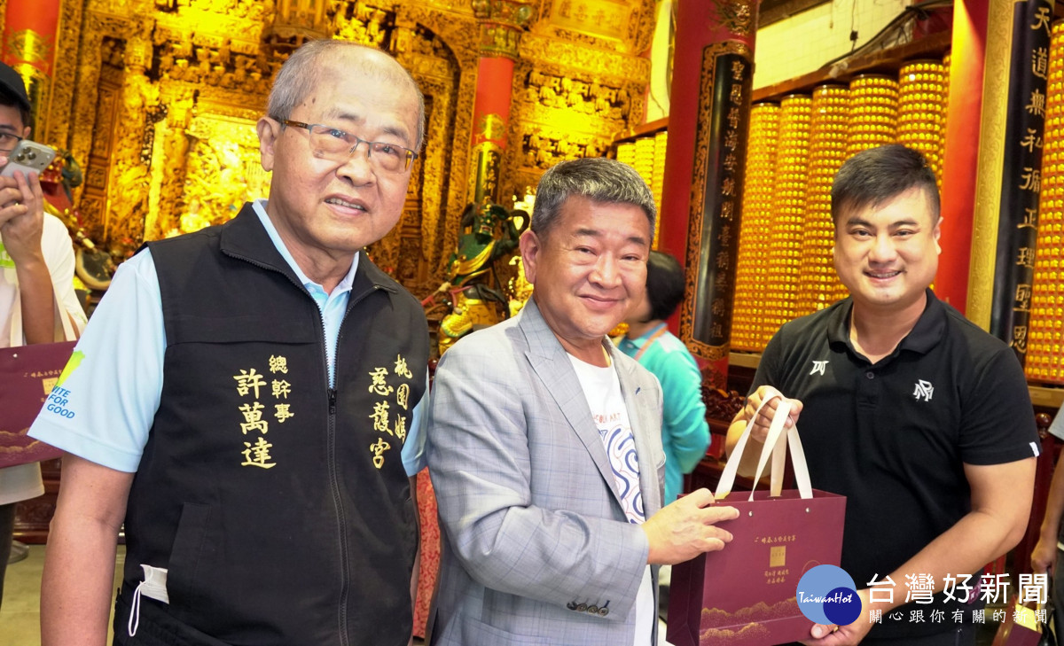 「雙媽會」應援關鍵勝利有神助 樂天奪冠至慈護宮還願