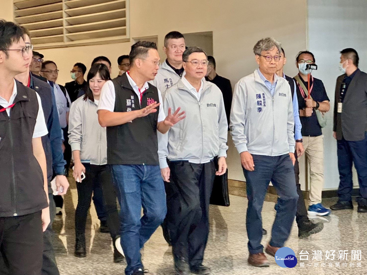 蘇副市長與行政院卓院長交流防疫作為。