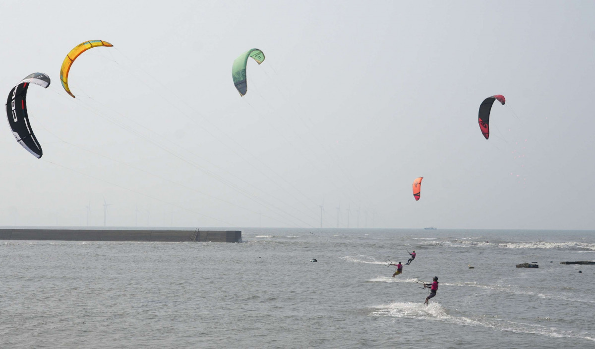 「2025雲林縣第五屆風箏衝浪公開賽及體驗活動」今天在四湖鄉三條崙海水浴場盛大登場／翻攝照片