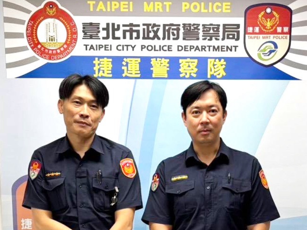 女子搭捷運翡翠戒指從指縫中滑落 捷警鍥而不捨尋回 順利物歸原主 42 MEITU 20251108 100220267