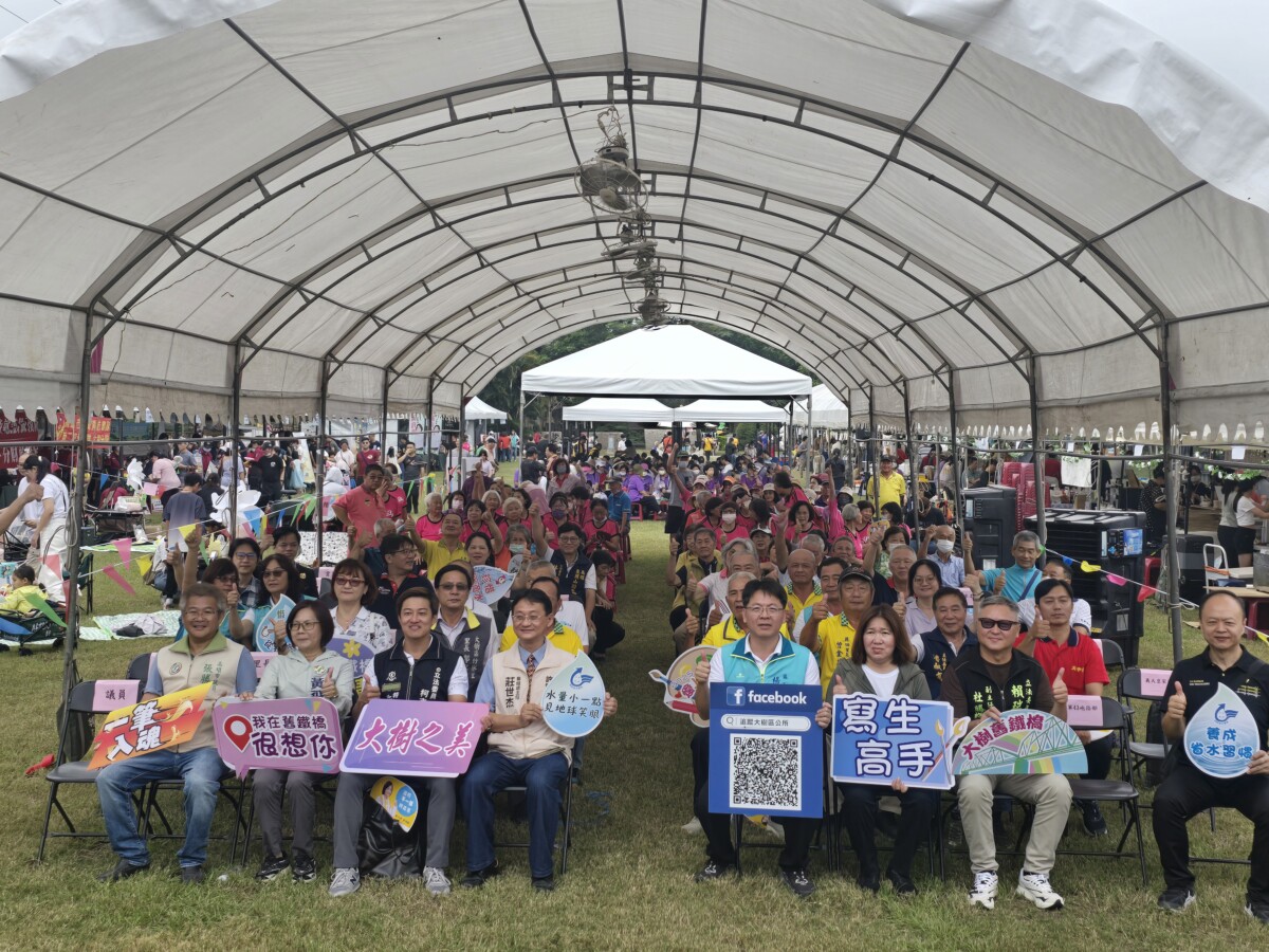 ▲大樹舊鐵橋濕地教育園區寫生活動與會貴賓大合影。