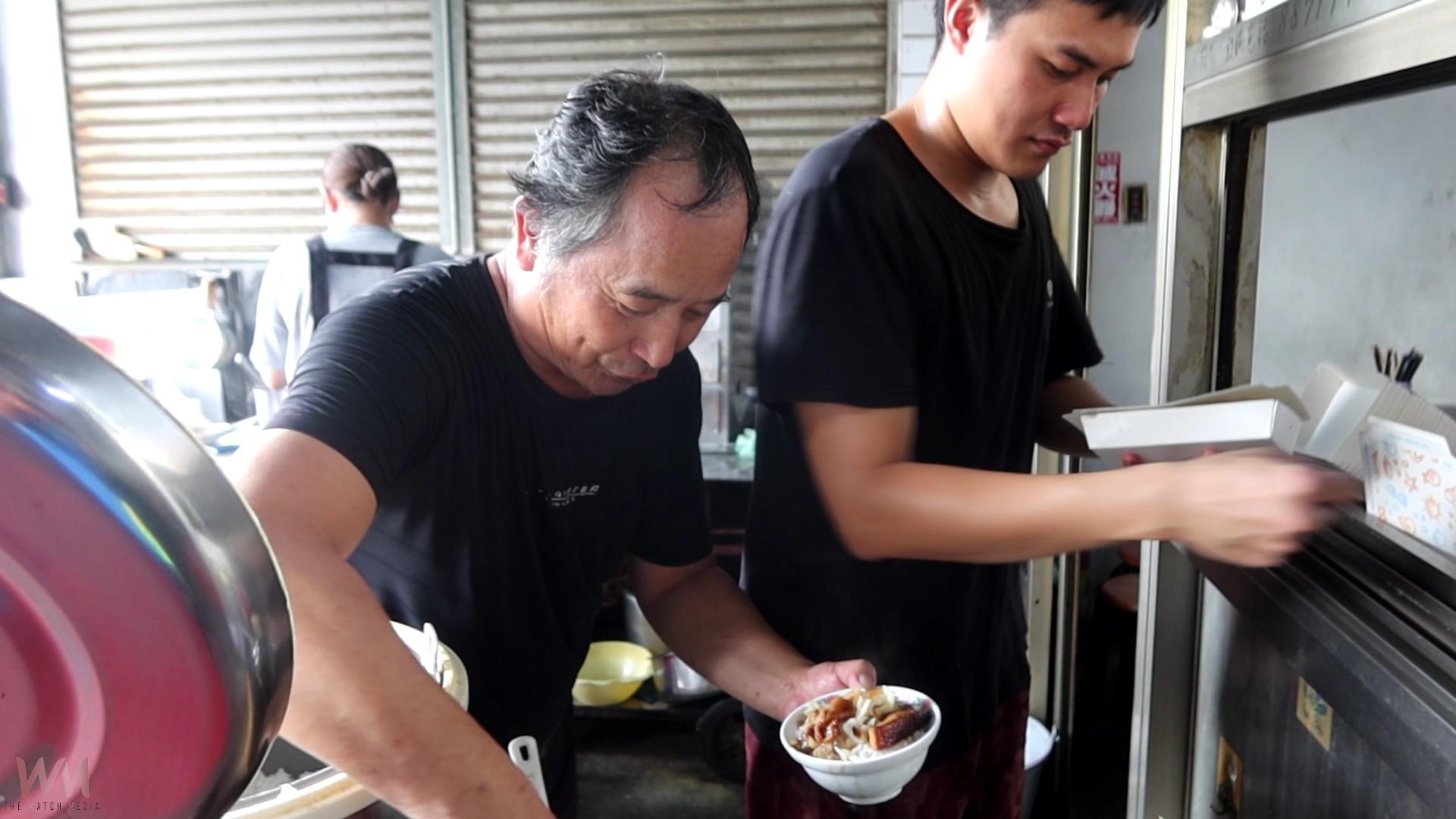 (有影片)/禁宰令解除 肉圓、爌肉飯活豬解禁 民眾排隊搶鮮 - https://www.watchmedia01.com