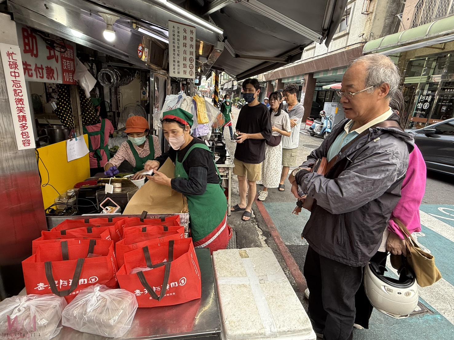 (有影片)/禁宰令解除 肉圓、爌肉飯活豬解禁 民眾排隊搶鮮 - https://www.watchmedia01.com