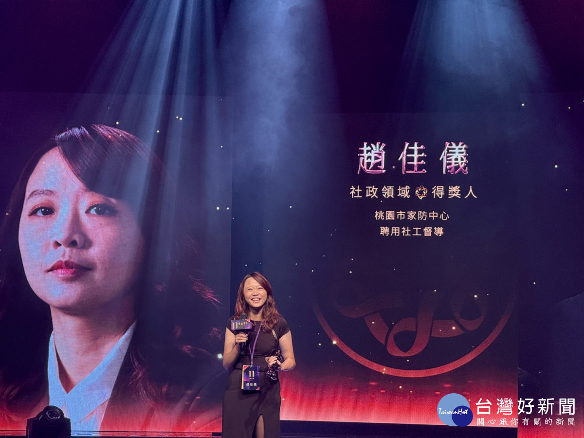 堅持讓光照進黑夜，社工督導趙佳儀以行動詮釋紫絲帶精神。