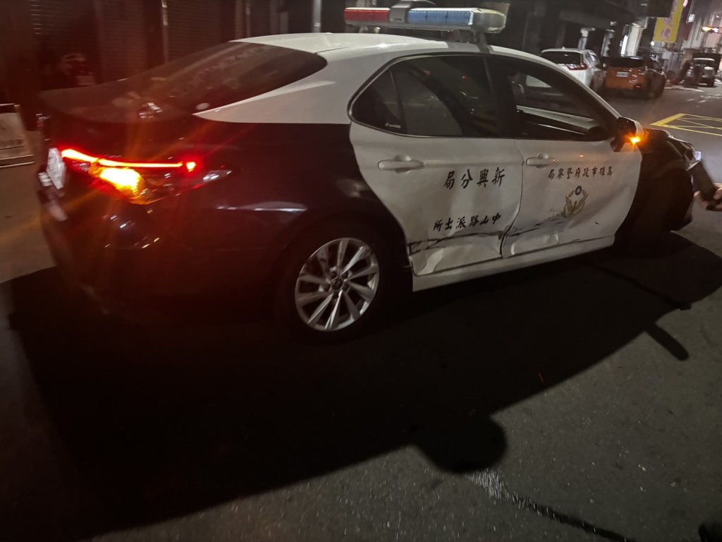 快訊/高雄槍響!巡邏車被衝撞「員警受傷」猛開6槍