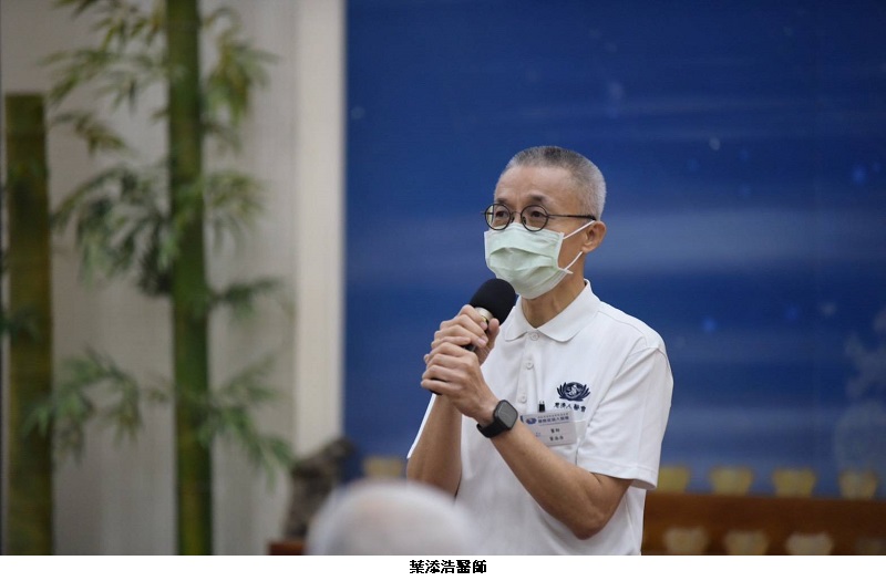 可能是一或多人和文字的圖像