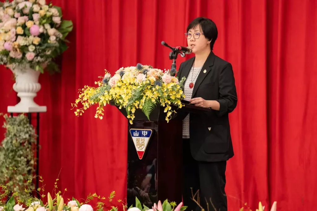 中山醫學大學董事長周英香感念創辦人與歷任董事長的奉獻,期許學校以創新與傳承精神持續前行。(圖/中山醫大提供)