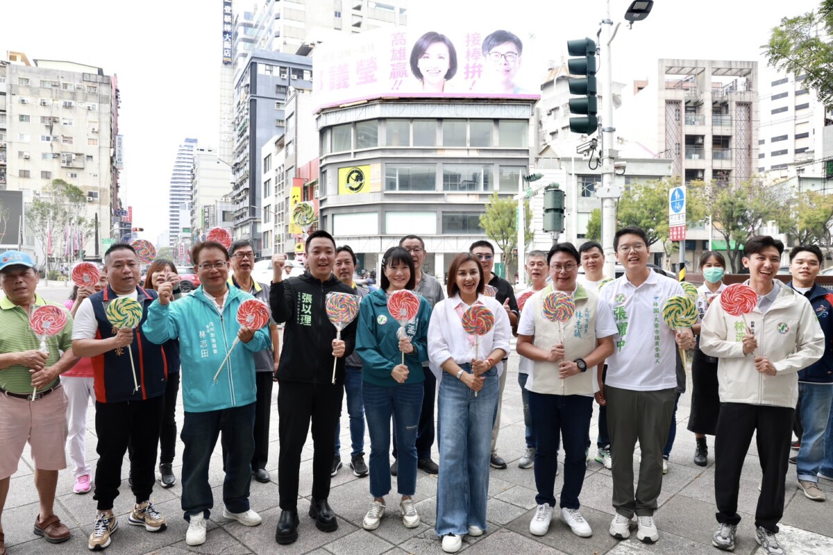 ▲美麗島舊址見證接棒，陳其邁子弟兵齊站台挺邱議瑩。
