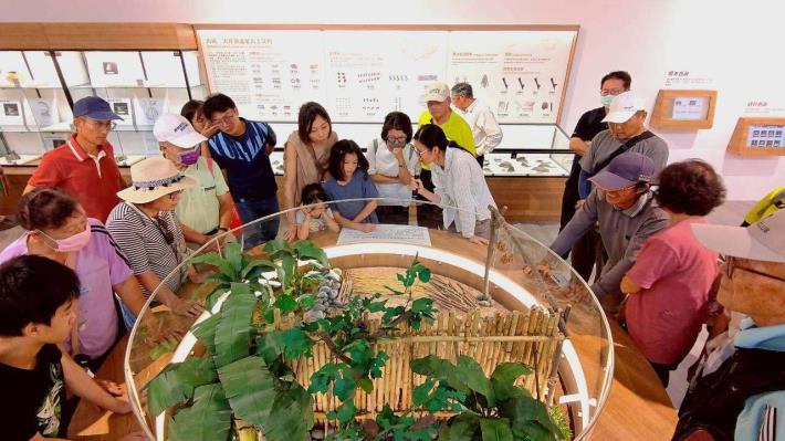 ▲雲縣府特別舉辦「佇山頂徛家」常設展導覽活動,作為開館前的壓力測試。(記者劉春生攝)