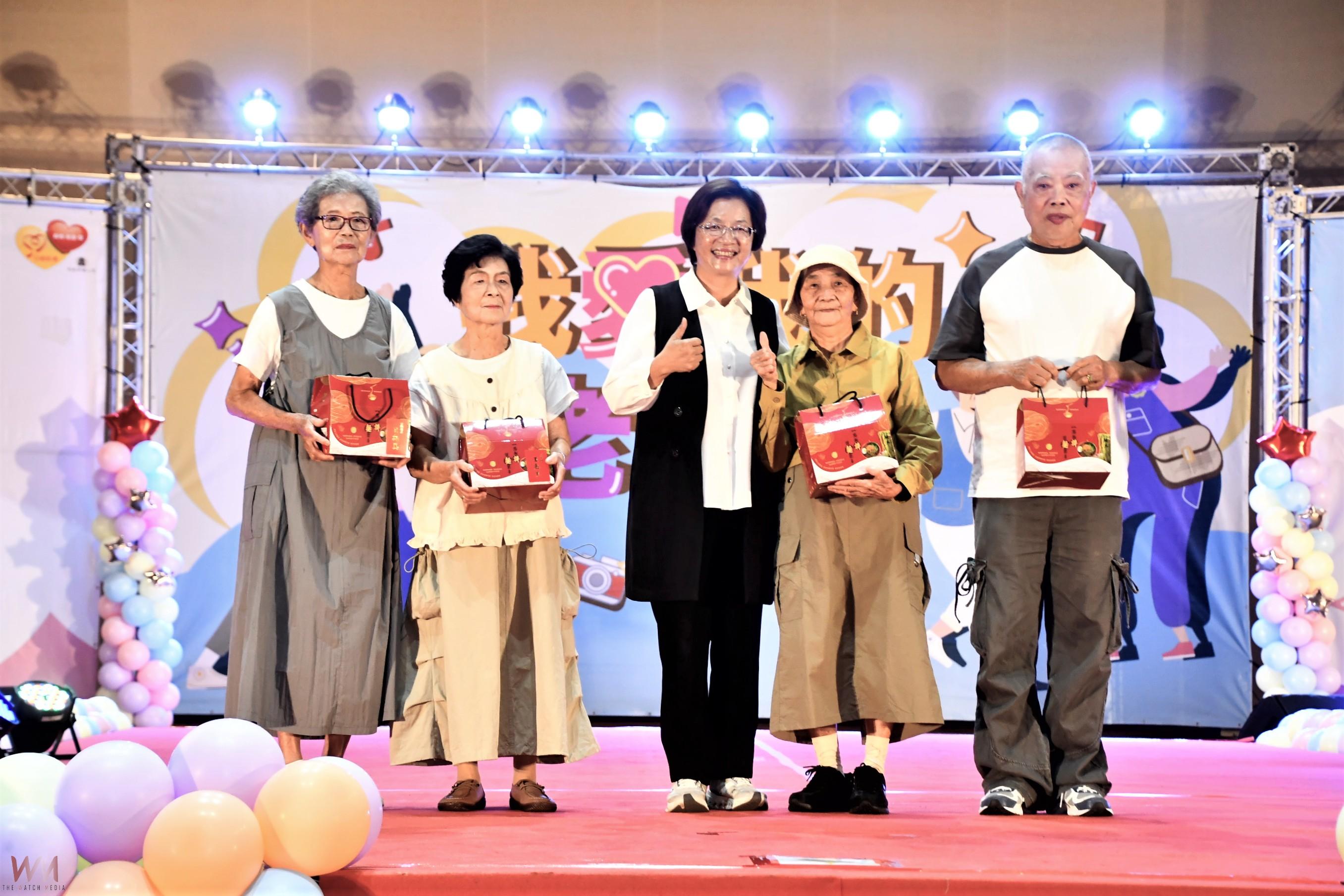 (有影片)/我愛我的老樣子 86歲阿嬤舞台亮相 彰化走秀吸睛 - https://www.watchmedia01.com