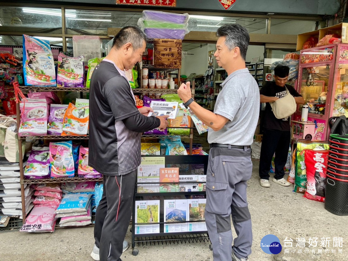 信義鄉明德村佳家生鮮超市與林業保育署南投分署合作推動之「保育柑仔店」正式開張。(南投分署提供)
