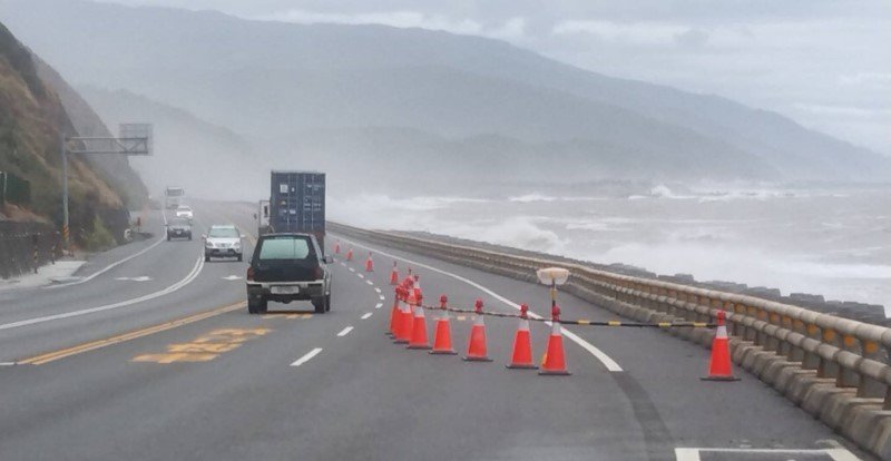 因鳳凰颱風影響 台9線南興路段及多良路段北上外側車道交通管制