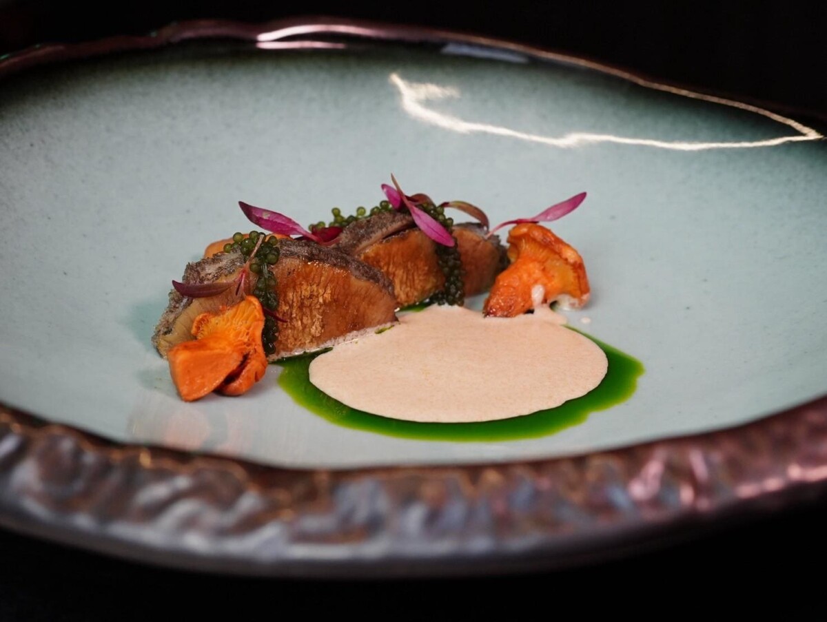 ▲頂級鐵板燒Fine Dining「初物鐵板燒」推出四人套餐NT10,000元（原價NT14,432元），等於四人同行可享近七折優惠。（圖/高雄承億酒店提供）