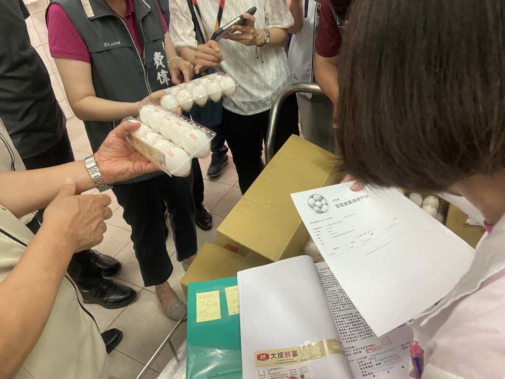 ▲南市府聯合稽查蛋品來源。