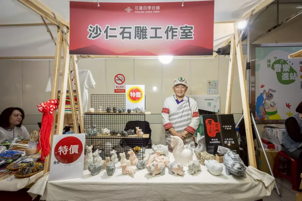 「沙仁石雕工作室」細膩的石雕藝術品,感受花蓮藝術家對自然的敬畏與巧思。