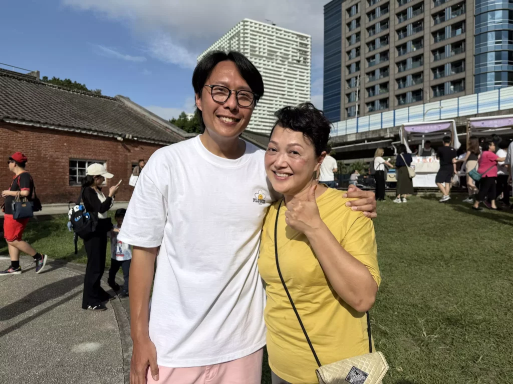 「港仔台爸」張啟樂的媽媽特地來台支持「好友港節」。