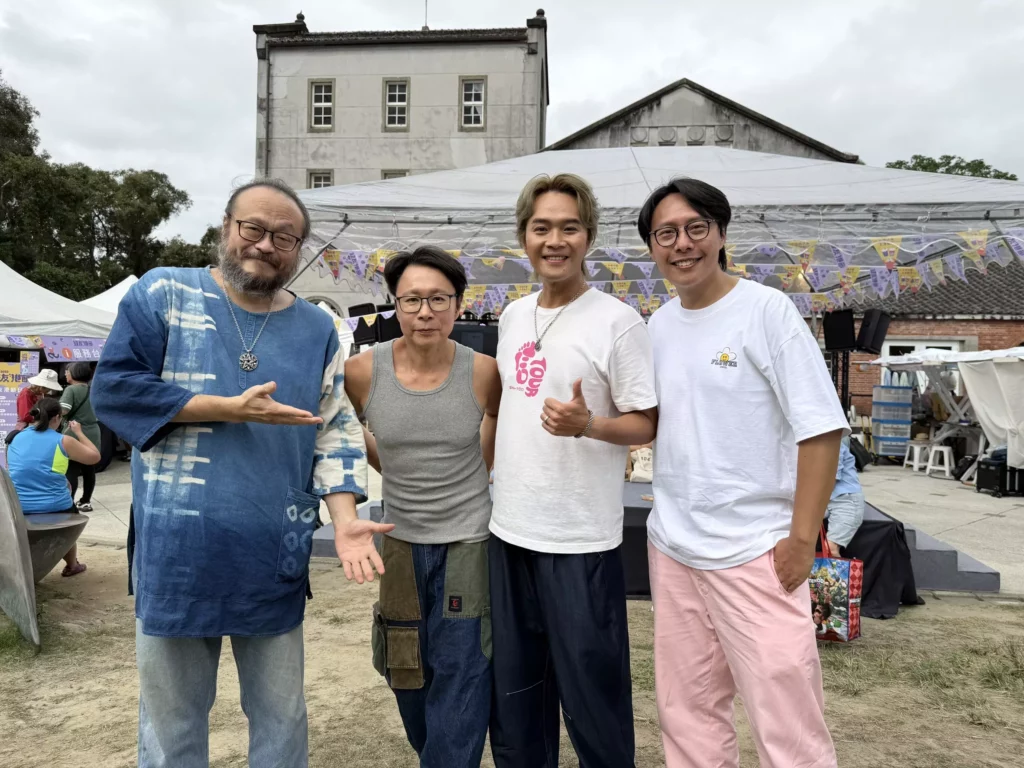 (右左至右)金曲歌王謝宇威、劉志遠、柯大堡、張啟樂攜手獻唱「好友港節」。