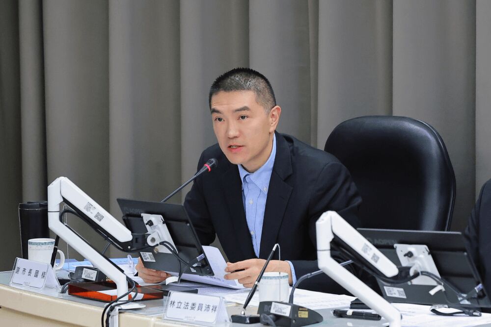 中央地方合力推動捷運與電動公車 謝國樑:基隆邁向低碳交通城市 220 照片來源:基隆市政府交通處