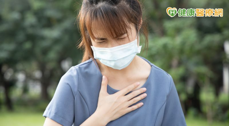 胸悶、難呼吸別只想到心臟病!當心「過度換氣」惹禍 心理師教改善方法