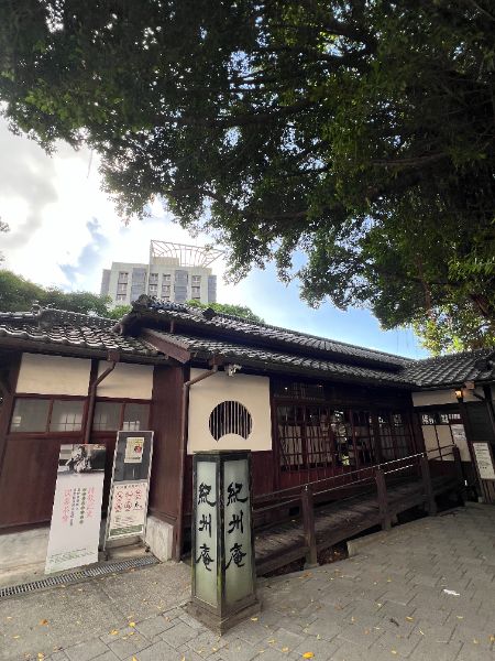 文人互相贈詩 他日AI未必能夠創作