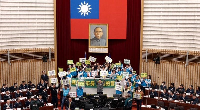 預算審查藍綠爆衝突 康議長重申「市府離席循例」籲回歸理性審查