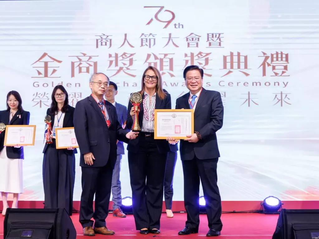 台灣萊雅身為台灣第一大的美妝集團，落實企業承諾的表現亦獲2025年全國商業總會辦理之「金商獎」優良外商企業肯定。