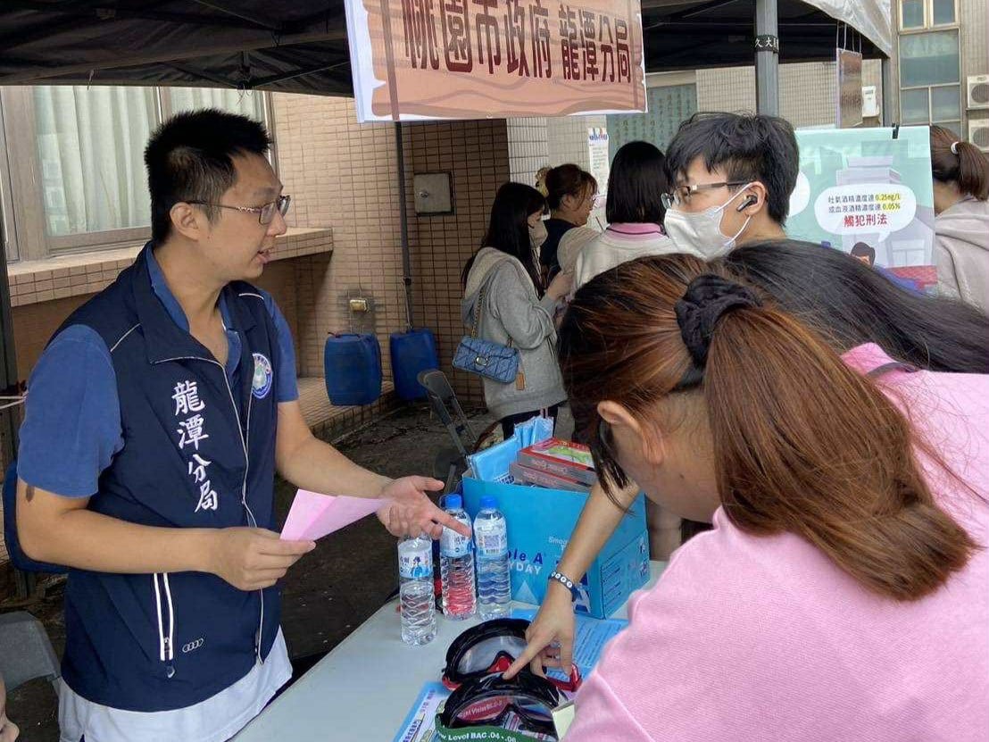 龍潭警前進新生醫專 宣導交安與防詐意識強化校園警覺 S 7430176 0