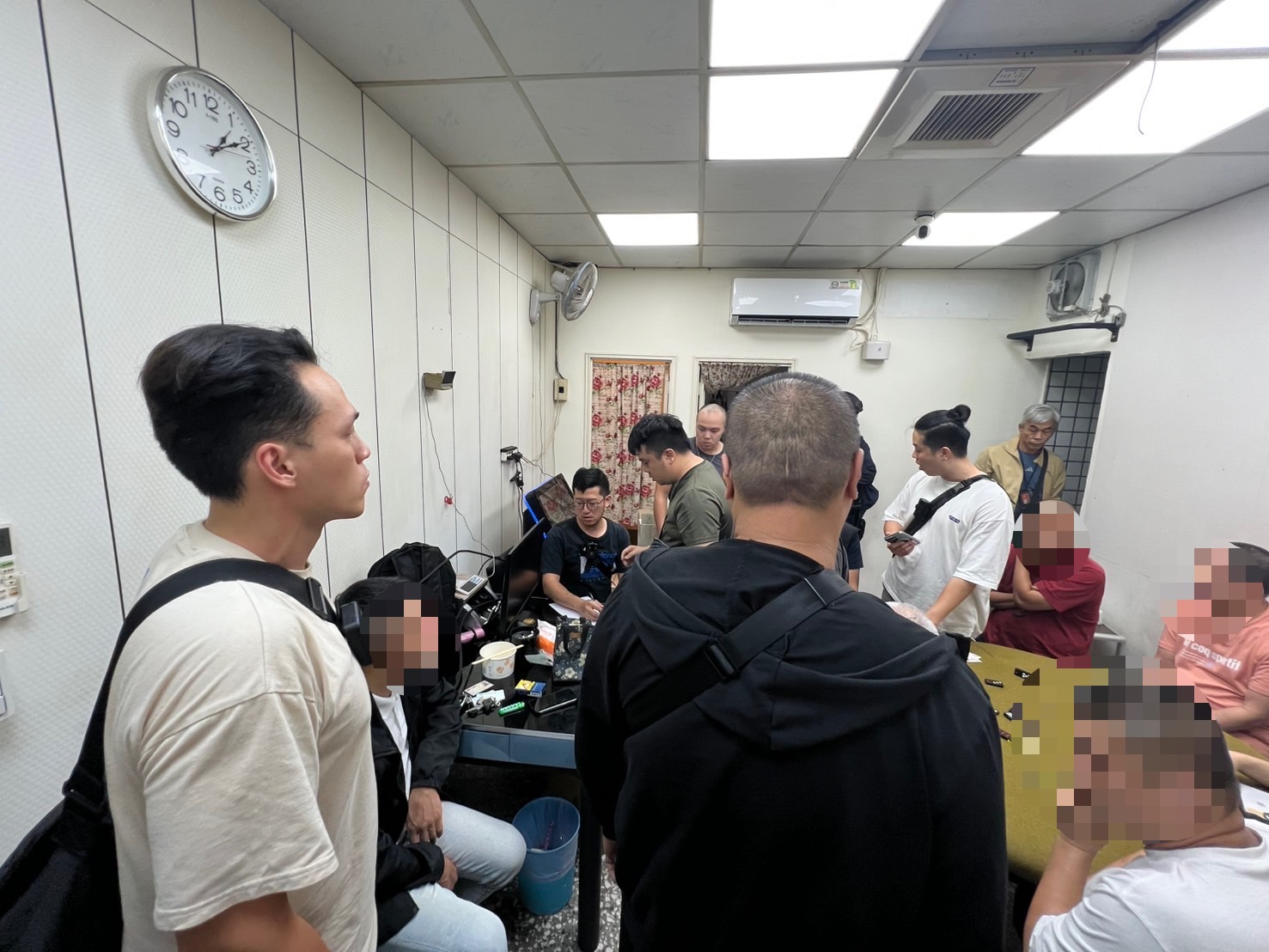 海山警查獲轄內職業賭場。(記者徐煜勝翻攝)