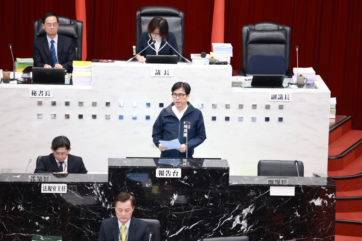 ▲市長陳其邁赴議會報告115年度高雄市總預算編制,並表示,高市府以財政穩健為基礎,持續推動各項市政建設,加強高雄軟硬體發展。