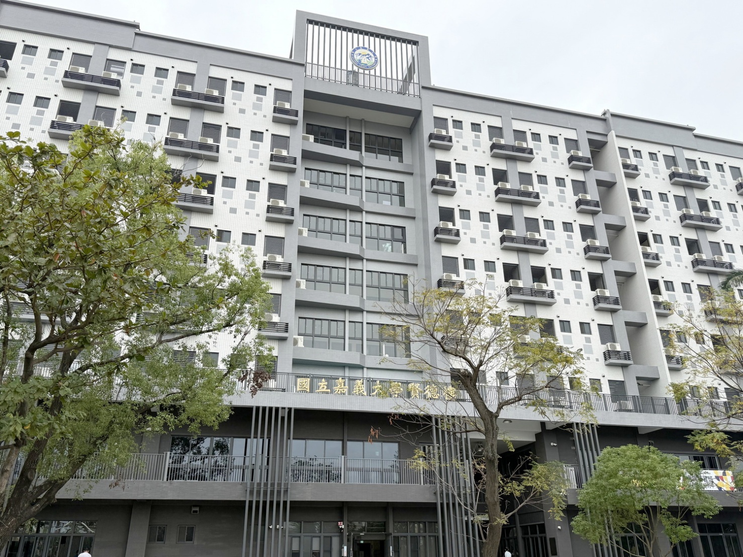 嘉大新地標「賢德樓」啟用　學生宿舍融合人文關懷與永續設計