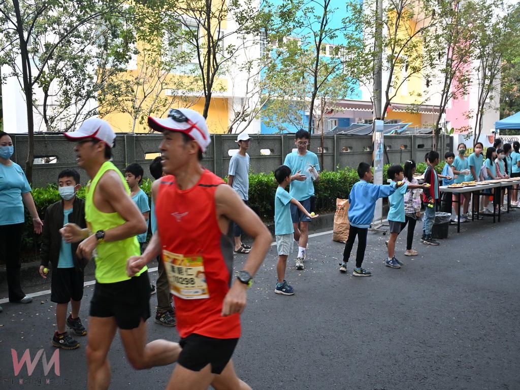 上萬跑者齊聚米倉小鎮 田中馬拉松以熱情加油團打響城市名氣 - https://www.watchmedia01.com