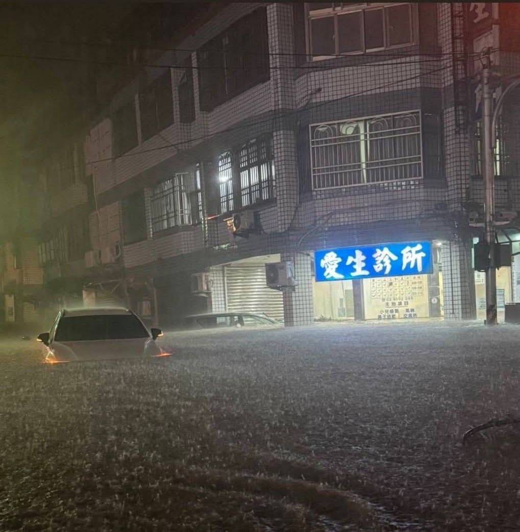 (有影片)時雨量超過120豪米 宜蘭蘇澳地區嚴重淹水緊急撤離112人 - https://www.watchmedia01.com