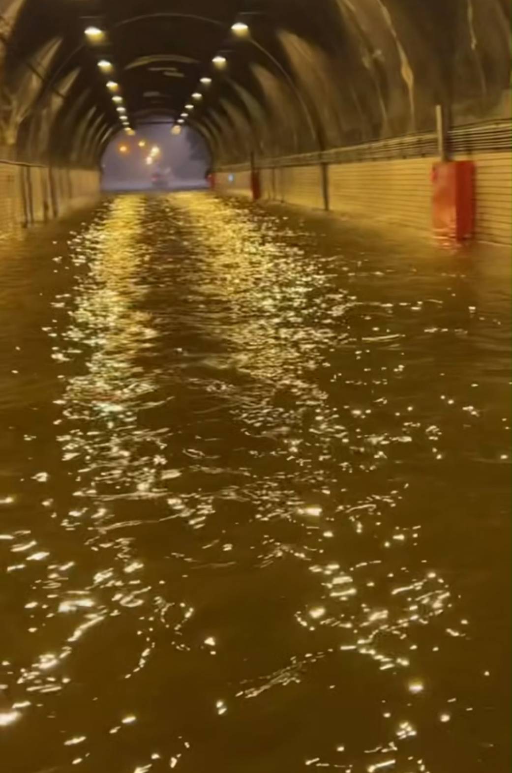 (有影片)時雨量超過120豪米 宜蘭蘇澳地區嚴重淹水緊急撤離112人 - https://www.watchmedia01.com