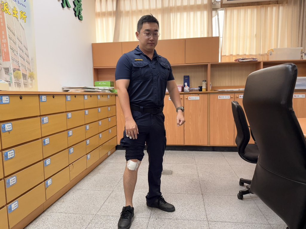 高雄警圍捕偷車賊-嫌持螺絲起子反抗傷警-慘遭警棍伺候