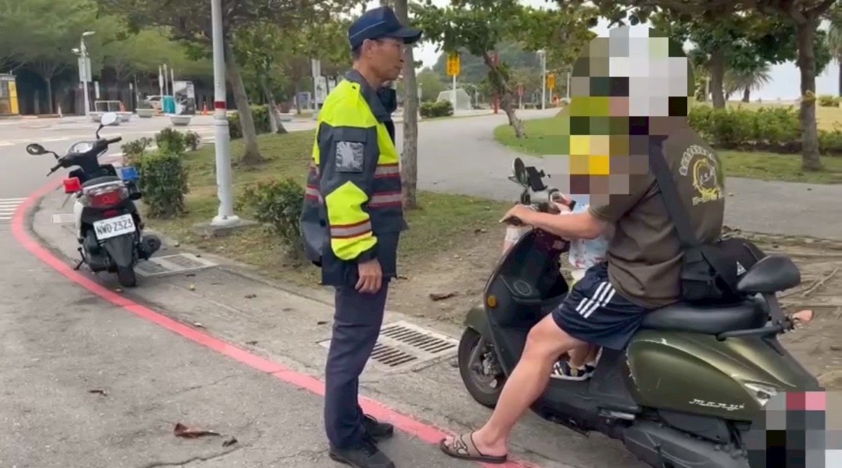 鳳凰颱風掀「瘋狂追浪潮」！警勸離29名西子灣觀浪民眾