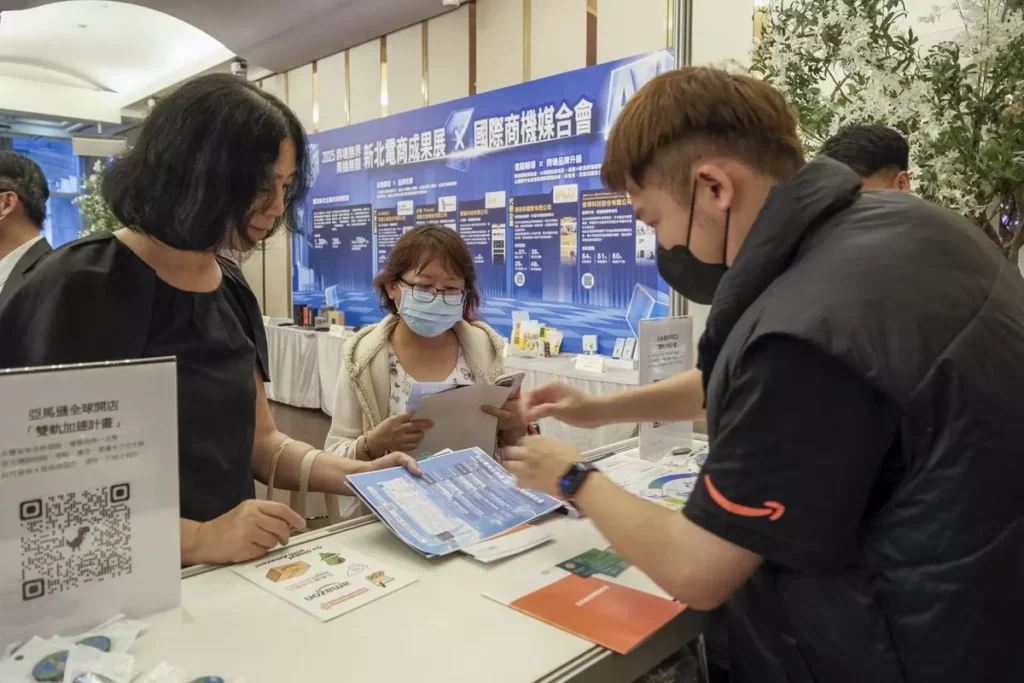 __多家電商平台與服務商現場提供帳戶健檢與行銷諮詢，吸引業者熱烈參與