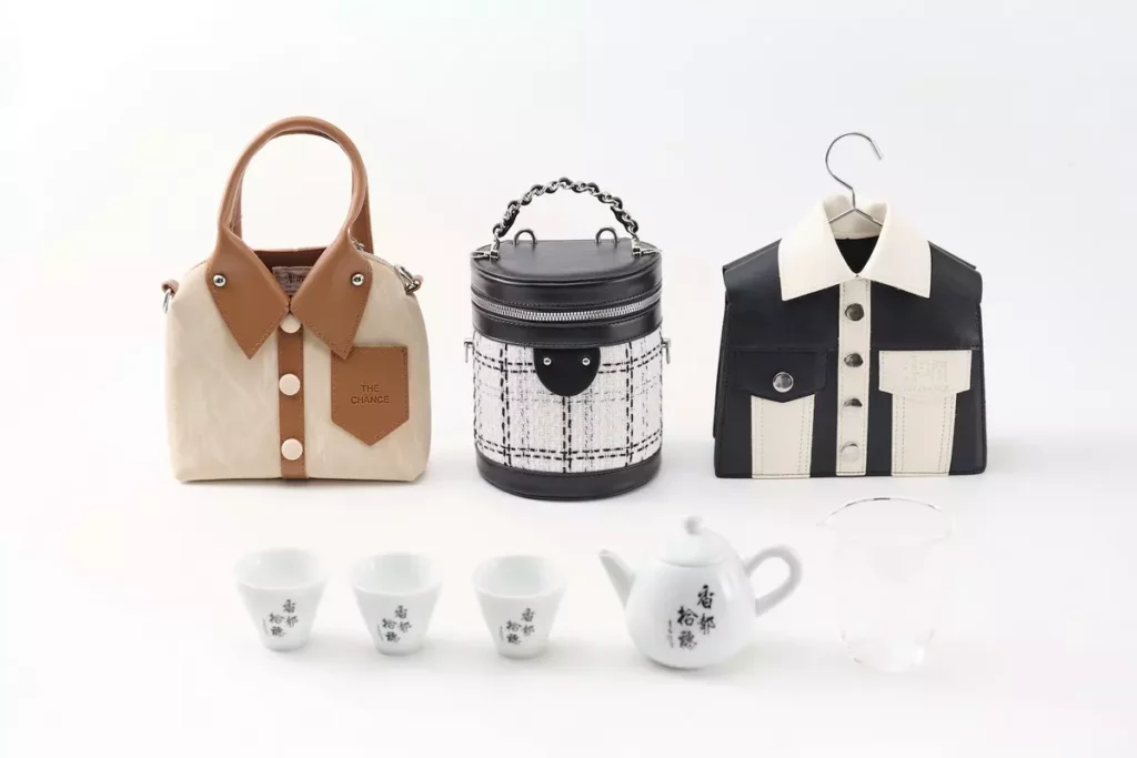 伴手禮品牌 「楽澗」以衣料質感結合皮革工藝,打造多款顛覆傳統的創新茶伴手禮禮盒。圖 / 楽澗提供